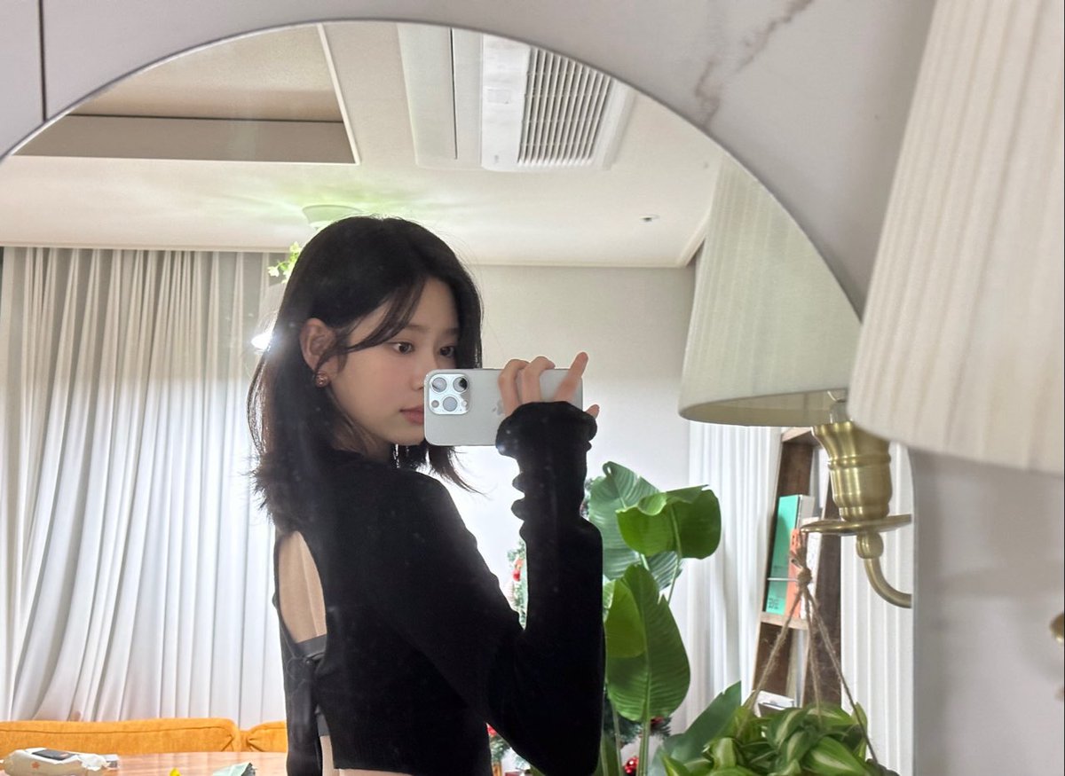 saveminju025's tweet photo. 중단발 초미녀 😳 https://t.co/qdmlnZbZid