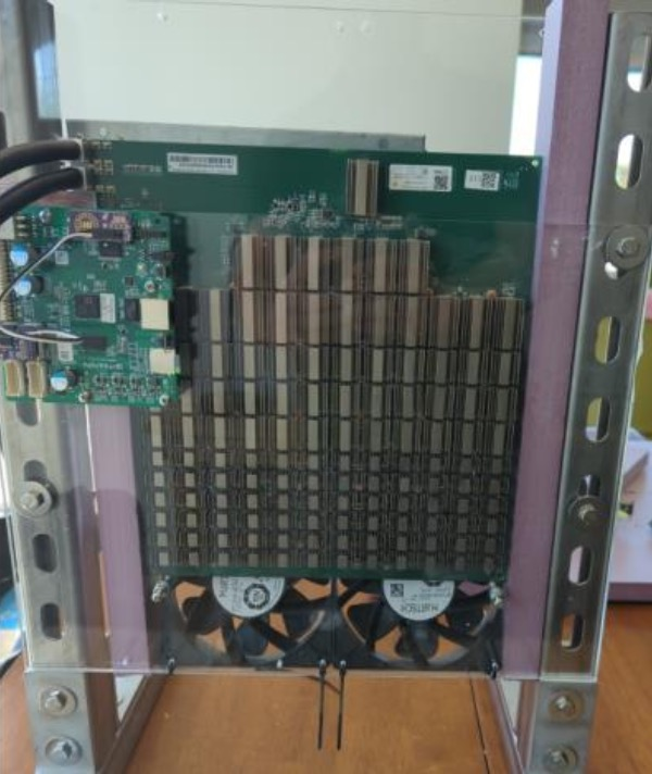 altair_tech's tweet photo. Need help building single hashboard S19 miner that runs on 120V? 🏠⛏️

Check out @bitckle's guide for building Loki rigs on @BitBuyBitPod 

https://t.co/rCb2Kw3sGo https://t.co/n8pNP9Lig3