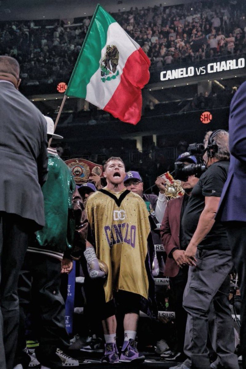 CarlosLamb_'s tweet photo. El dia que entiendan que el Canelo Alvarez es un gran boxeador, entenderan un poco mas de boxeo. Te podra gustar mas o menos el estilo, pero para ganar una pelea no tienes que salir ensangrentado y morirte en el ring. ORGULLO MEXICANO🇲🇽🔥. https://t.co/zKX9Ffr95i
