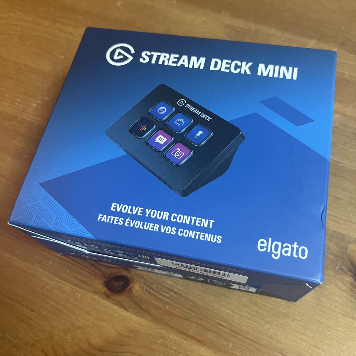 lorenp4's tweet photo. @SonyRouhaud merci 
#StreamDeckMini reçu 😊, moins de 15h00 entre l’annonce et la réception 🚝 @elgatoFRA https://t.co/LYeTa6B2vU