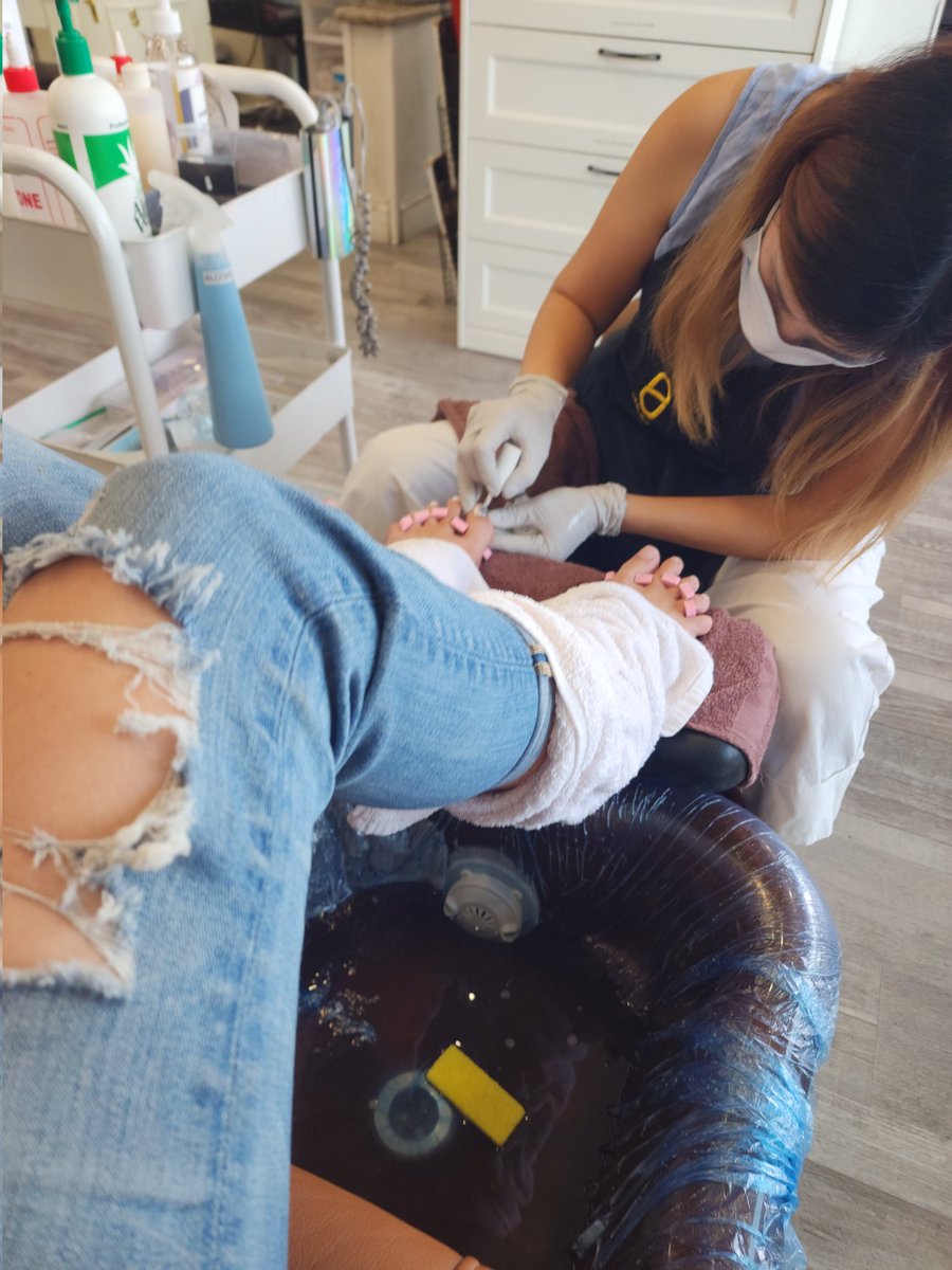 Lilymountingirl's tweet photo. Got my toes done today! #nudetoes #pedicure https://t.co/cLwgbRjM5C