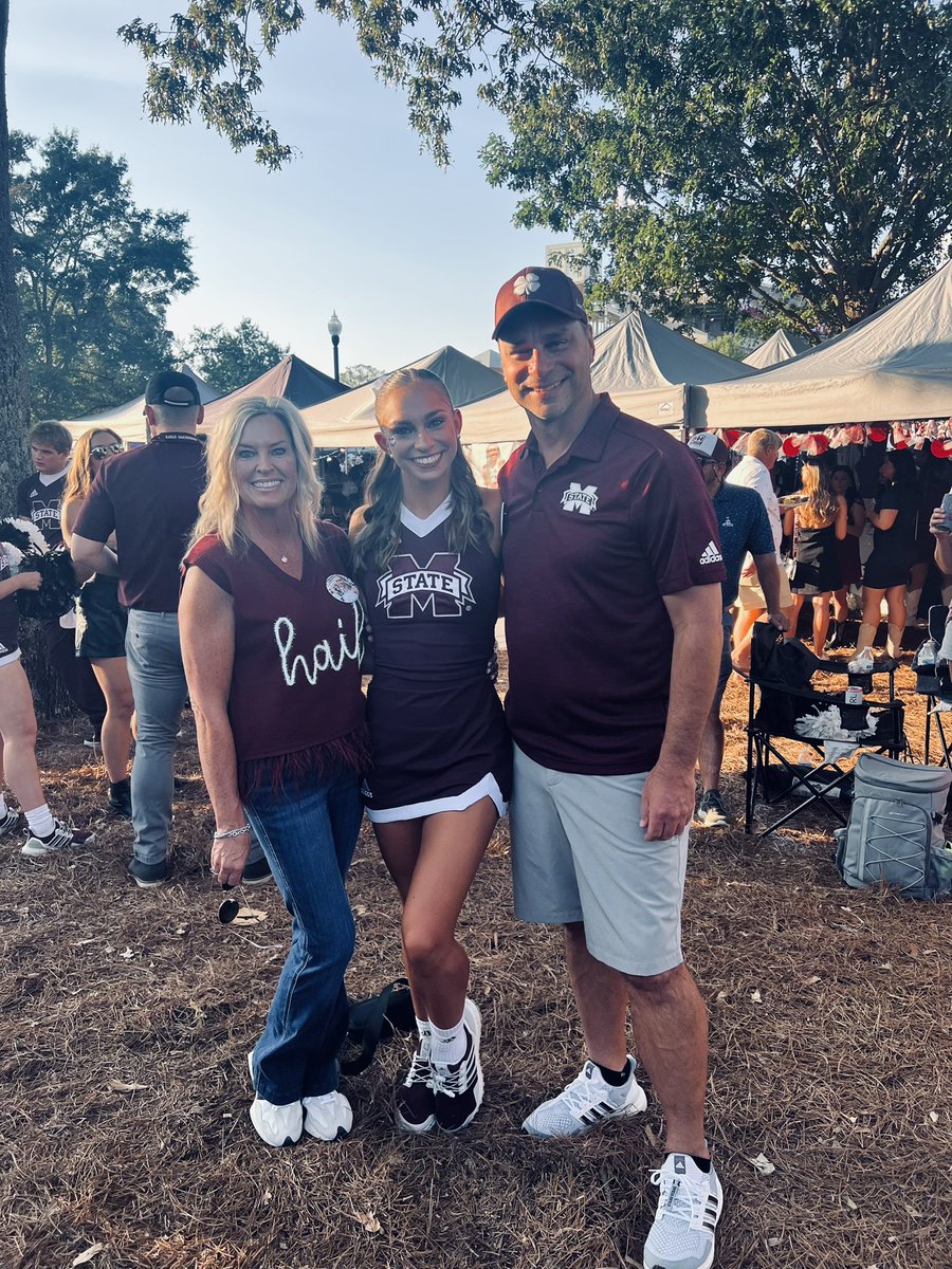 blindreferee's tweet image. #hailstate 🐶❤️