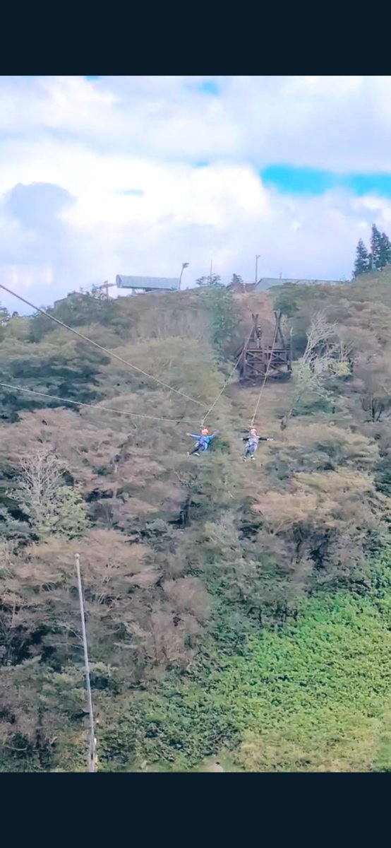 meke_c's tweet photo. 🚠ロープウェイに乗って天空へ。
琵琶湖を横目に飛んできた🛩️
この歳になってこんなアクティビティを体験できるなんて😆

#琵琶湖バレイ #琵琶湖テラス #ジップライン #楽しかったぁ https://t.co/mCv3BDuPkt