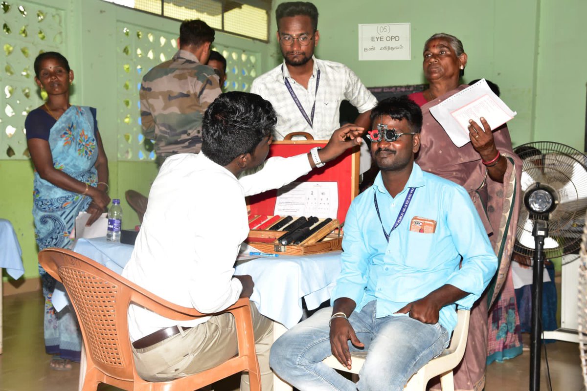 IN_HQTNP's tweet photo. This was a joint initiative of #INSParundu with #GHRamanathapuram, #PHCUchipuli and #VasanEyeCare and offered multi-domain OPD services and distribution of generic drugs free of cost for dependents of service personnel, ESP and civil community
2/3 https://t.co/gfjP7EFHQ8