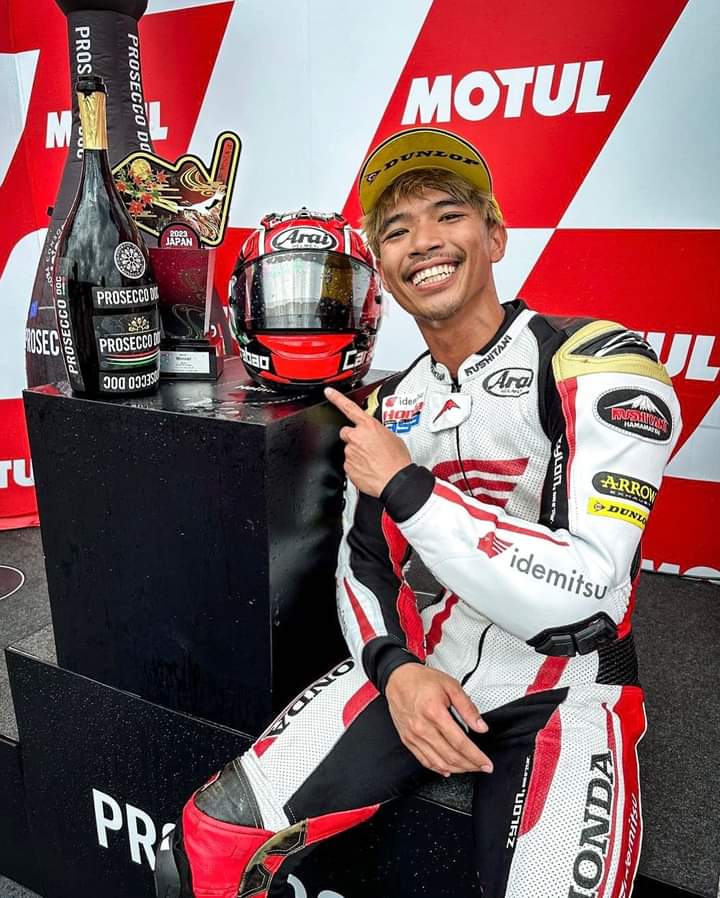 P_23_10's tweet photo. วันนี้ขี่ได้โคตรหล่อ ทุบสถิติสนามนี้ทุกอย่าง #CH35👏👏👏#JapaneseGP https://t.co/C8XMp4aTUR