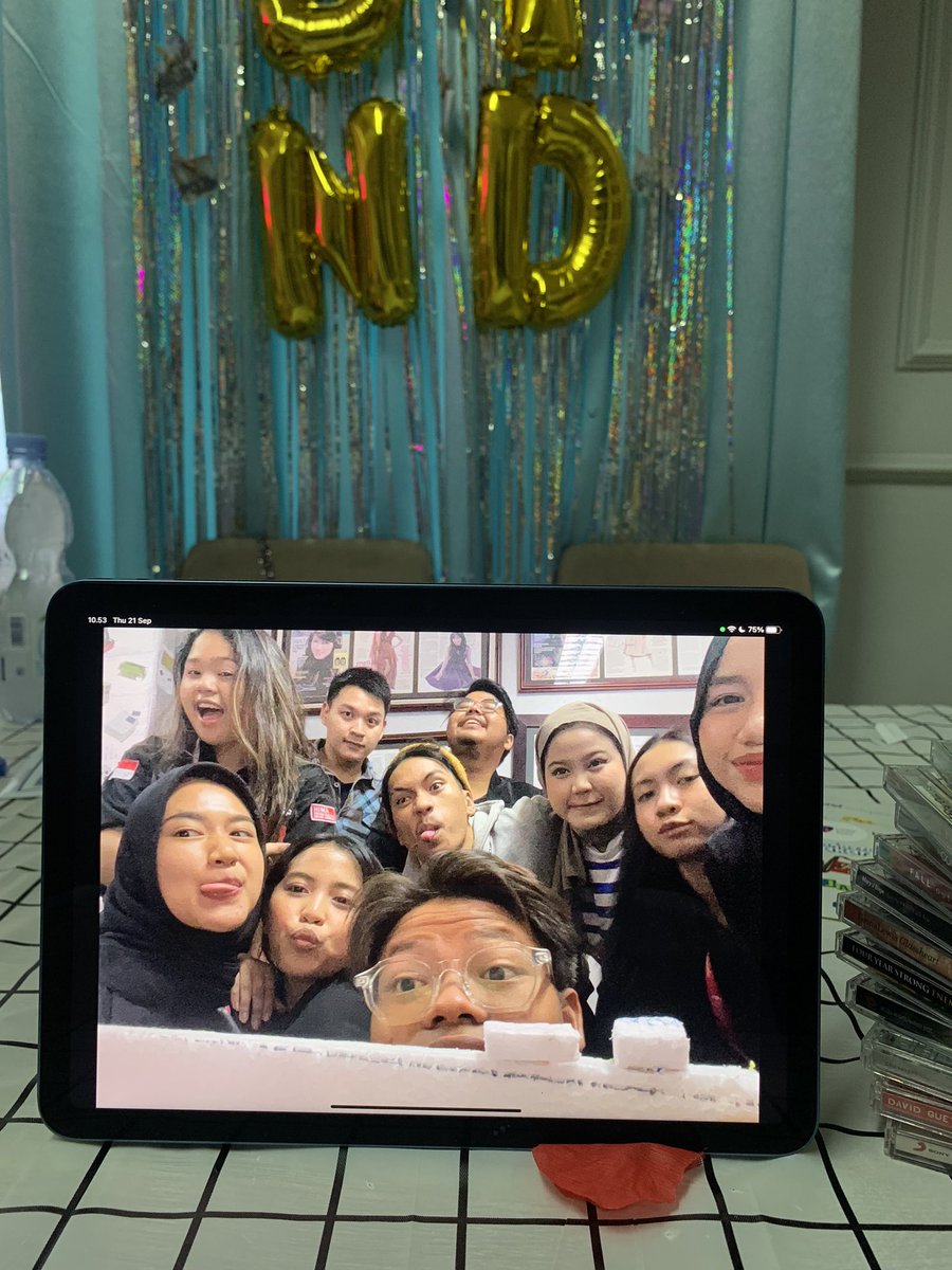 everytaled's tweet photo. romanticizing my life as a mahasiswi medioker slash new appointed president of a youth diplomacy community (sekalian life update) https://t.co/3YzoBw3PyU