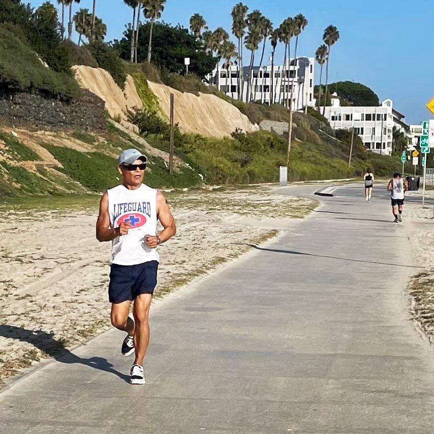 arielfelix1's tweet photo. Stranger at the beach: “C’mon, man, get those knees up!”
Me: “I’m doing the best I can, coach!” 🤣
#everyoneisacritic #LongBeach #Autumn https://t.co/DRbigXFmsW