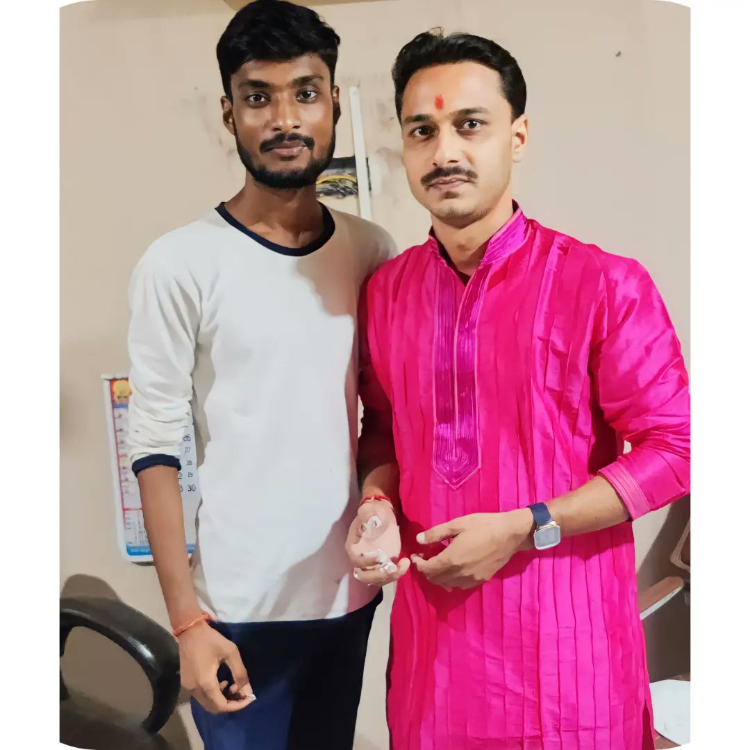 im_arun_patel04's tweet image. आसमान की बुलंदियों पर नाम हो आपका,
चाँद की धरती पर मुकाम हो आपका,
हम तो रहते है छोटी सी दुनियाँ में,
पर खुदा करे सारा जहाँ हो आपका !
 
बड़े भईया आदरणीय श्री रोहित झा जी को जन्मदिन की ढेर सारी शुभकामनाएं!!🌹
❣️ Happy birthday Bhaiya 🙏
#Rohitkumarjha