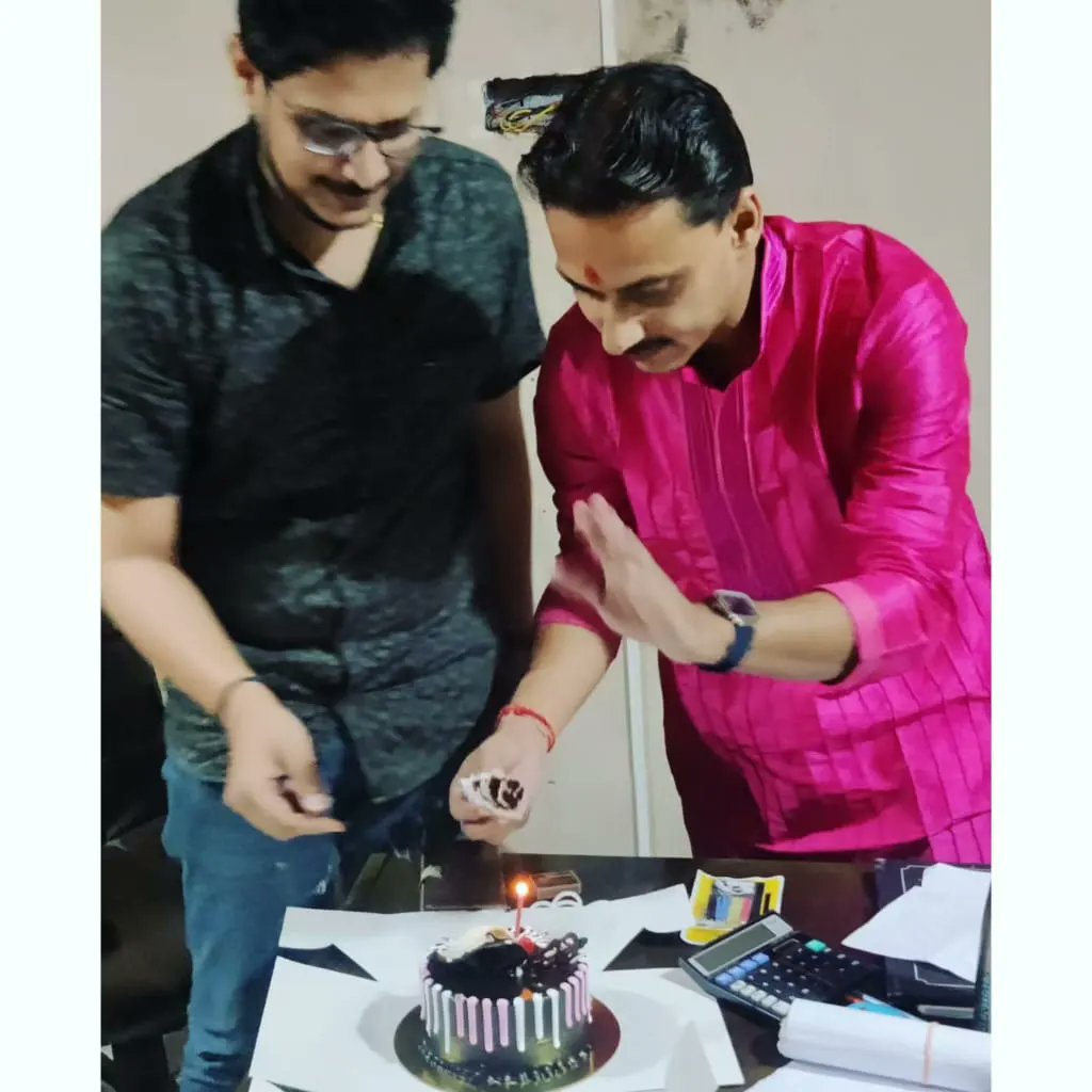 im_arun_patel04's tweet image. आसमान की बुलंदियों पर नाम हो आपका,
चाँद की धरती पर मुकाम हो आपका,
हम तो रहते है छोटी सी दुनियाँ में,
पर खुदा करे सारा जहाँ हो आपका !
 
बड़े भईया आदरणीय श्री रोहित झा जी को जन्मदिन की ढेर सारी शुभकामनाएं!!🌹
❣️ Happy birthday Bhaiya 🙏
#Rohitkumarjha