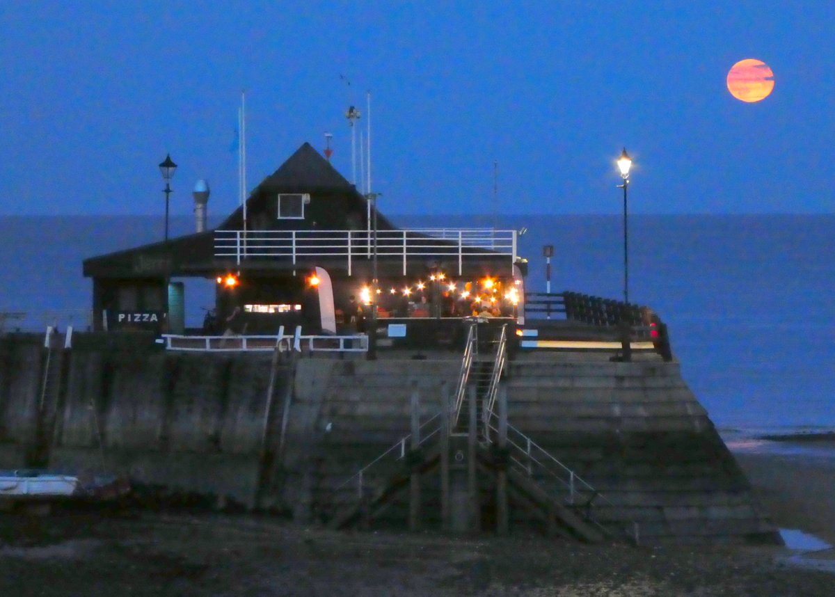 A visit to the Isle of Thanet. A swim, a 6 mile coastal walk, Fish and Chips and then the glorious Super Harvest Moon seen from Broadstairs. Phone and TZ80 pocket camera images. #Broadstairs #HarvestMoon #SuperMoon