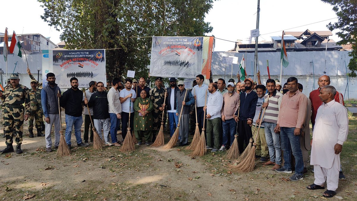 स्वच्छ भारत देश के सभी परिवारजनों की सामूहिक जिम्मेदारी है।

Swachchha Bharat Abhiyan at Central Administrative Tribunal Srinagar Bench