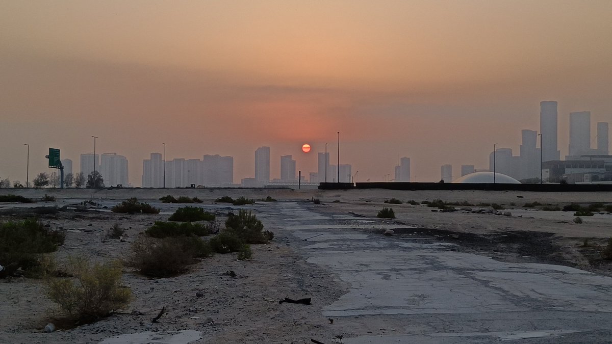 fccarul's tweet photo. “There is always a way and always hope in the next sunrise, and in the next second, and in the next minute.” -Ziggy Marley

#sunrise #sunriseoftheday #sunrise_sunset_photogroup #sunrise_and_sunsets #sky #skyphotography #uae #abudhabi #gulf #arabic #realme #realme9proplus https://t.co/GMifA0rIZJ