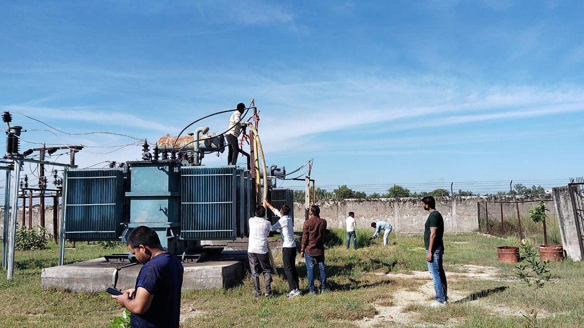 विद्युत वितरण खंड तिलोई में अनुरक्षण माह के तहत विद्युत उपकेन्द्र मोहनगंज के पॉवर परिवर्तक के अनुरक्षण का कार्य कराया जा रहा है