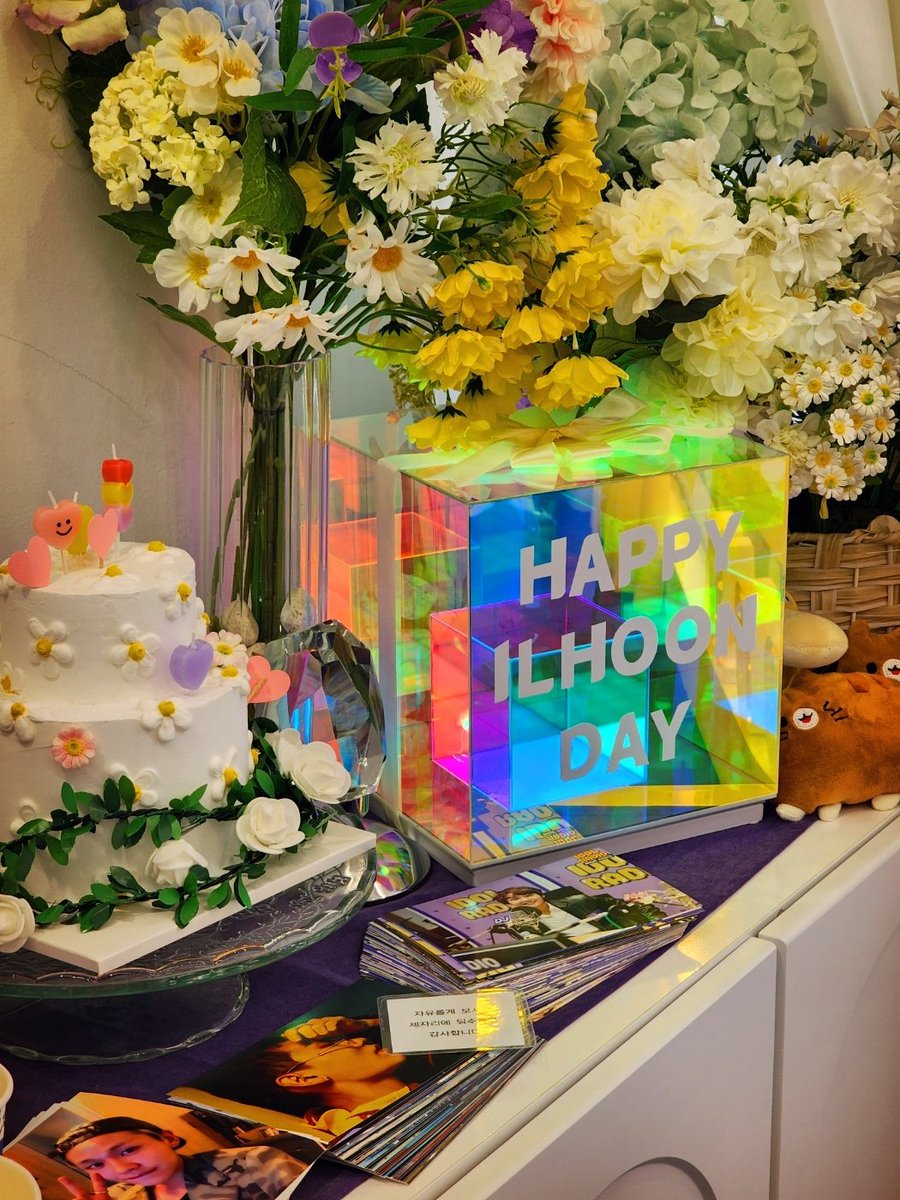 Cafe_oso_'s tweet photo. 𝟮𝟬𝟮𝟯 𝗜𝗟𝗛𝗢𝗢𝗡 𝗗𝗔𝗬  ➒➍ 🅗🅔🅡🅣🅩 🅚🅘🅣🅣🅨  

🐻정일훈님의 생일카페가 카페오소에서 진행중입니다🐻

🗓23.10.01 - 23.10.04
⏰️11:00 ~ 21:00

#정일훈 #ILHOON
@ilhoon_mikael
#마치_온_것_같아_여긴_영화_속

✨️더 많은 사진은 블로그에서 확인해주세요.
https://t.co/WURXAX6Aeg