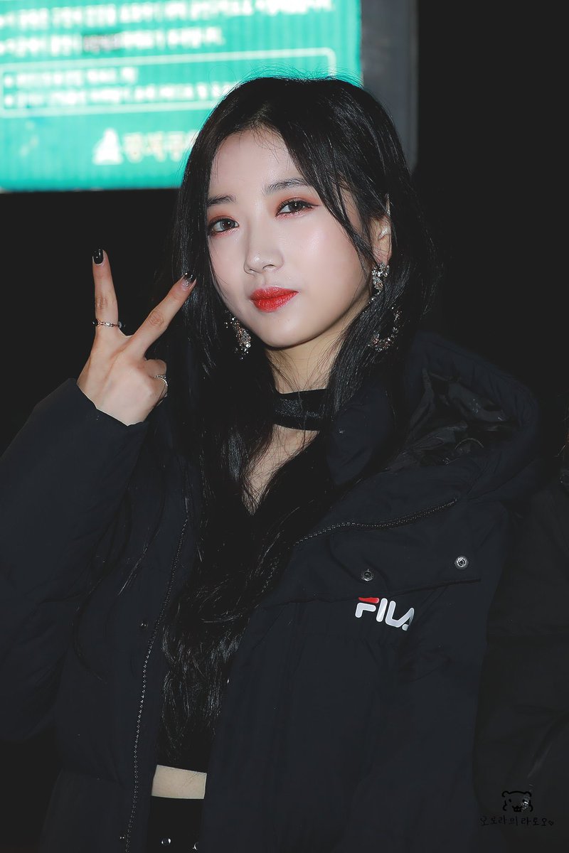 Cuando supe del #𝚗e𝚠𓈒ུ話·𝑓or𓈒࣪𖦹𝚖o͠o𝚗 no pude evitar gritar de la emoción al saber que @loveablwe haría su debut, así que fui corriendo para alcanzar lugar en primera fila y disfrutar de todas las presentaciones

  ₍ ⑅ᐢᐢ₎♡ ゜+ #Nabi 🦢 ₊  ֹ