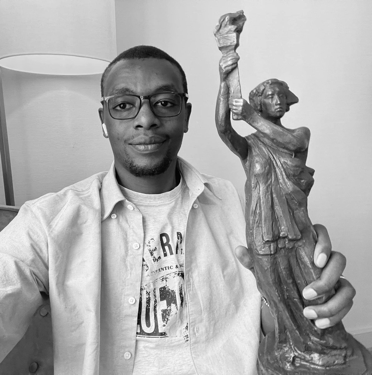 KakwenzaRukira's tweet photo. Today 01.10.2023, I make 35-years. I’ve achieved a lot; many children, been loved by the best, published best sellers, been in prison 6 times, been subjected to prejudice and hated for my truth, have appeared on most of international shows and in the world major newspapers, unreligious, very principled—which is often misconstrued for pride, love culture and an optimist for African jurisprudence, have been to the best Universities, have met important people, have won 2 literature awards and nominated for several, traveled to 63 countries in all continents, I speak 8 languages and so many other things. What else do I need? I need a Beer with my best friends— Eron Kiiza, Kamari Allan, Nyamukuru Grace, Konrad, Kristeen Behimbisa, Penelope Elle Tuts and others. Nothing else matters. Whoever I’ve ever offended or annoyed, I’m not sorry. Go fck yourself. I was born to offend. I’ll do that until I disappear from this world. To my 35 self, keep the candle of offending burning 🔥. I’ll offend you while you live, when you die and while rotting. 

Lawyer by profession, writer by practice and academician in the making. To more beer and gods(boobies) 😝