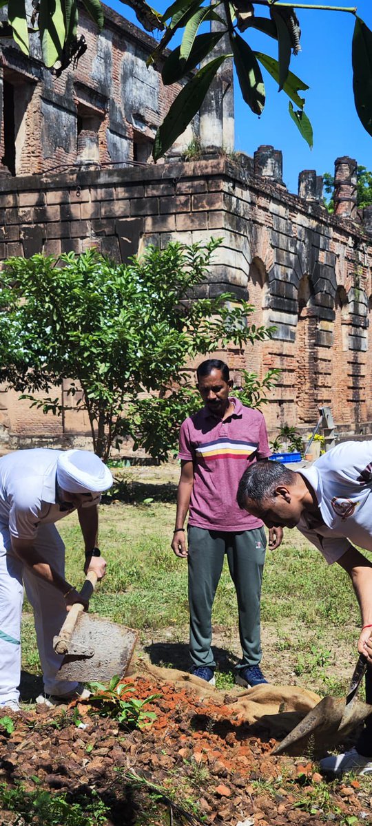 dgafms_mod's tweet photo. As part of the #SwachhBharat SHS-23 campaign, #AFMSDLucknow , a #DGAFMS unit is cleaning up the area around historic monuments in Lucknow on 01 Oct 23. #EkGhanta#EkDin#EkUdeshya at Bibiyapur Kothi in Lucknow.
#SwachhtaHamaraKartavya
#HandsBehindTheHealers #SwachhBharat #SHS2023
@SwachhBharat
@SwachhBharatGov