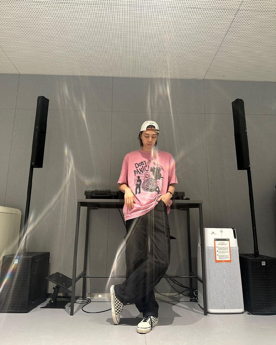 hourly johnny tweet media