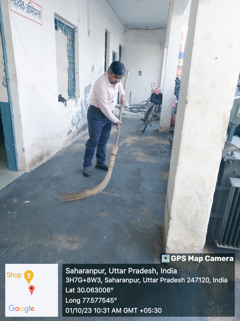 आज दिनांक 1 अक्टूबर 2023 को स्वच्छता अभियान के अंतर्गत कार्यशाला सहारनपुर में सफाई का कार्य किया जा रहा है।
स्वच्छता रखे, स्वस्थ रहे।
<a href="/UPPCLLKO/">UPPCL</a> <a href="/PVVNLHQ/">Pashchimanchal Vidyut Vitran Nigam Ltd</a> <a href="/MdPvvnl/">MD Pvvnl</a> <a href="/Chief_SRE_Zone/">Chief Engineer Saharanpur Zone</a> <a href="/SEworkshopPVVNL/">Pankaj Agarwal</a>