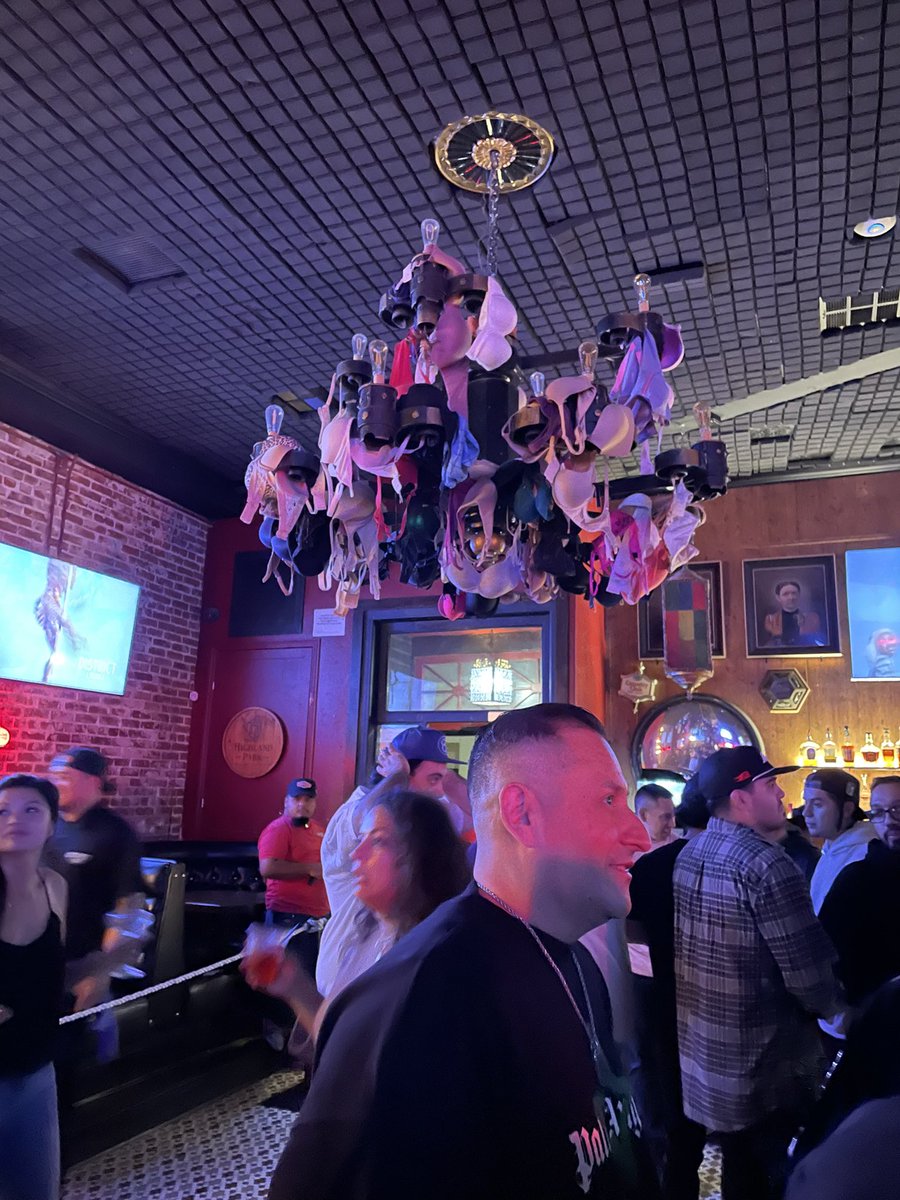 brentwOOOd's tweet photo. Alright…. #BraBar https://t.co/aA0a3aHPsr