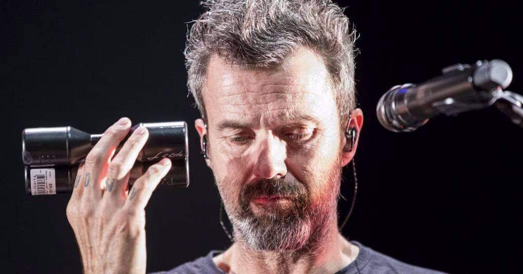 💔 Antes de morir, el cantante de "Jarabe de Palo", Pau Donés escribió los "20 mandamientos para ser feliz".

1 - Que sepamos vivir el presente
2 - Que no perdamos el tiempo pensando en el futuro
3 - Que dejemos de creer en la suerte y creamos en nosotros mismos
4 - Que dejemos