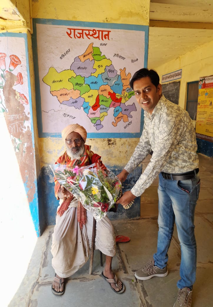 SveepU's tweet photo. 154 मावली विधानसभा क्षेत्र में मतदान केदो पर अथवा ग्राम पंचायत मुख्यालय पर 80 प्लस के मतदाताओं को सम्मानित किया जा रहा है https://t.co/SWqYMu9BXs