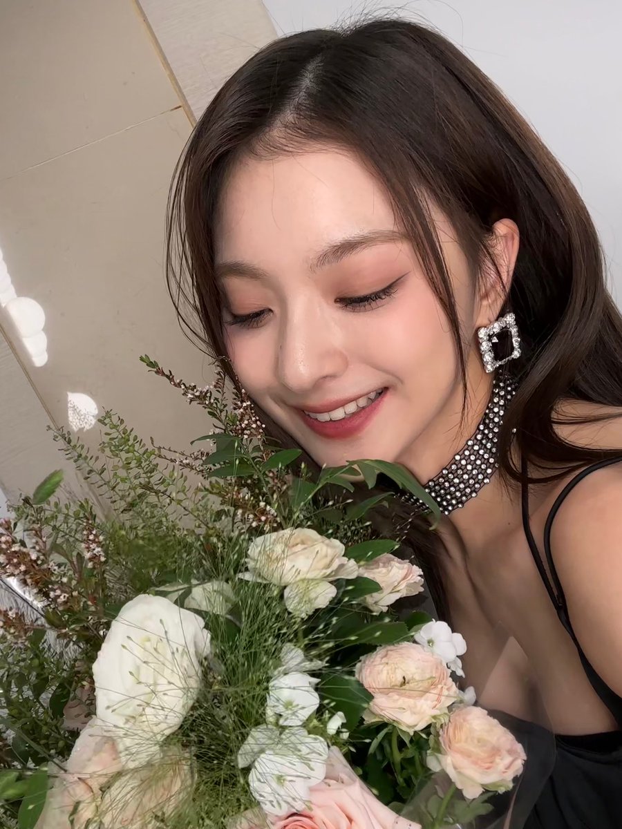allthingsfromis's tweet photo. 231001 Nagyung Weverse Update https://t.co/LbXfSWYHjh