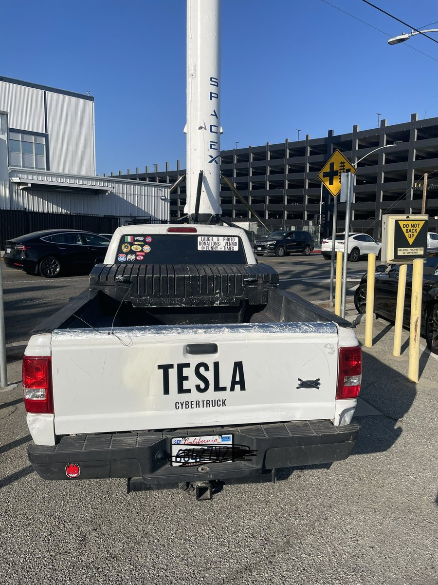 planetcharlie's tweet photo. My Cybertruck at SpaceX. So cool. Check out my coat hanger antenna! Tesla Rocks!
@elonmusk @Tesla @cybertruck @TeslaClubLA @Teslaconomics @OCTeslaClub @teslaeurope https://t.co/LTARa7N52d