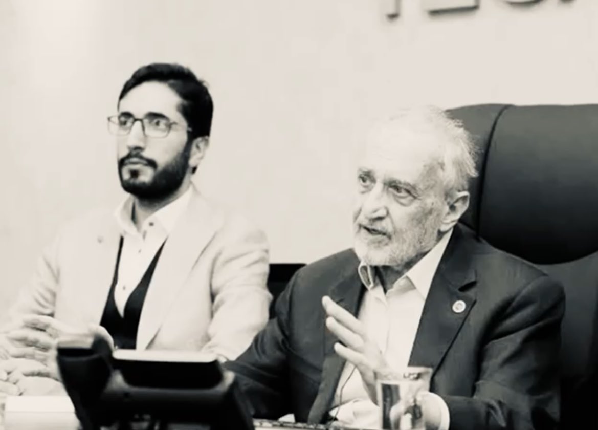 Şahidiz!
Ne yaptıysa Allah rızası için yaptı. 

Rahmet, minnet, hürmet ve özlemle anıyorum. 

Yolu yolumuz,
Davası davamız,
Kavgası kavgamızdır!