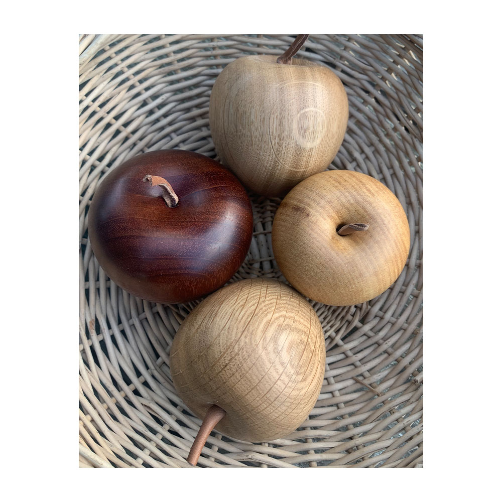 blended_monkey's tweet photo. Simon &amp; I here at @blended_monkey are looking forward to being part of the @VisitEly Apple &amp; Harvest Fayre this SATURDAY 7 OCTOBER 10 till 4 🍃

🪓Simon's giving pole lathe woodturning demos &amp; you can have a go yourself!

#woodturningely #polelathe #learntoturn #woodenapples https://t.co/7hALmJhJRi