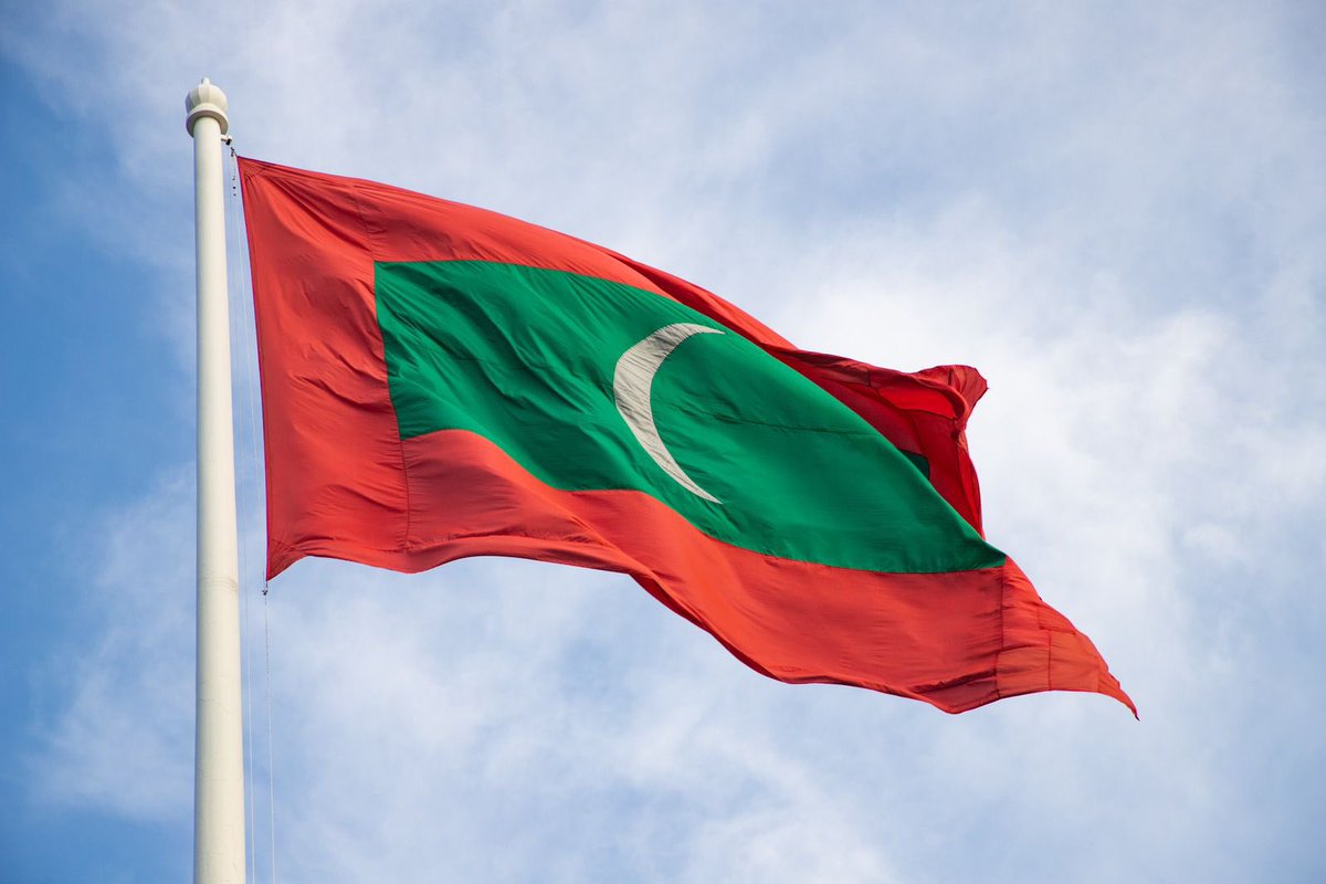 މި އޮކްޓޫބަރު މަހުގެ 30ވަނަ ދުވަހުގެ ކުރިން ނިޒާމީ ވޯޓެއް ނެގުމަށް ރައްޔިތުންގެ މަޖިލީހުން ޤަރާރެއް ފާސްކޮށް، އިލެކްޝަންސް ކޮމިޝަނަށް ހުށައަޅުއްވާފައިވީނަމަވެސް، 
ރާއްޖޭގެ ޤާނޫން އަސާސީއާއި ޤާނޫން ތަކާއި އެއްގޮތަށް ރިޔާސީ އިންތިޚާބެއްގެ ދެ ބުރު ބޭއްވި، އެ އިންތިޚާބު މެދުވެރިކޮށް