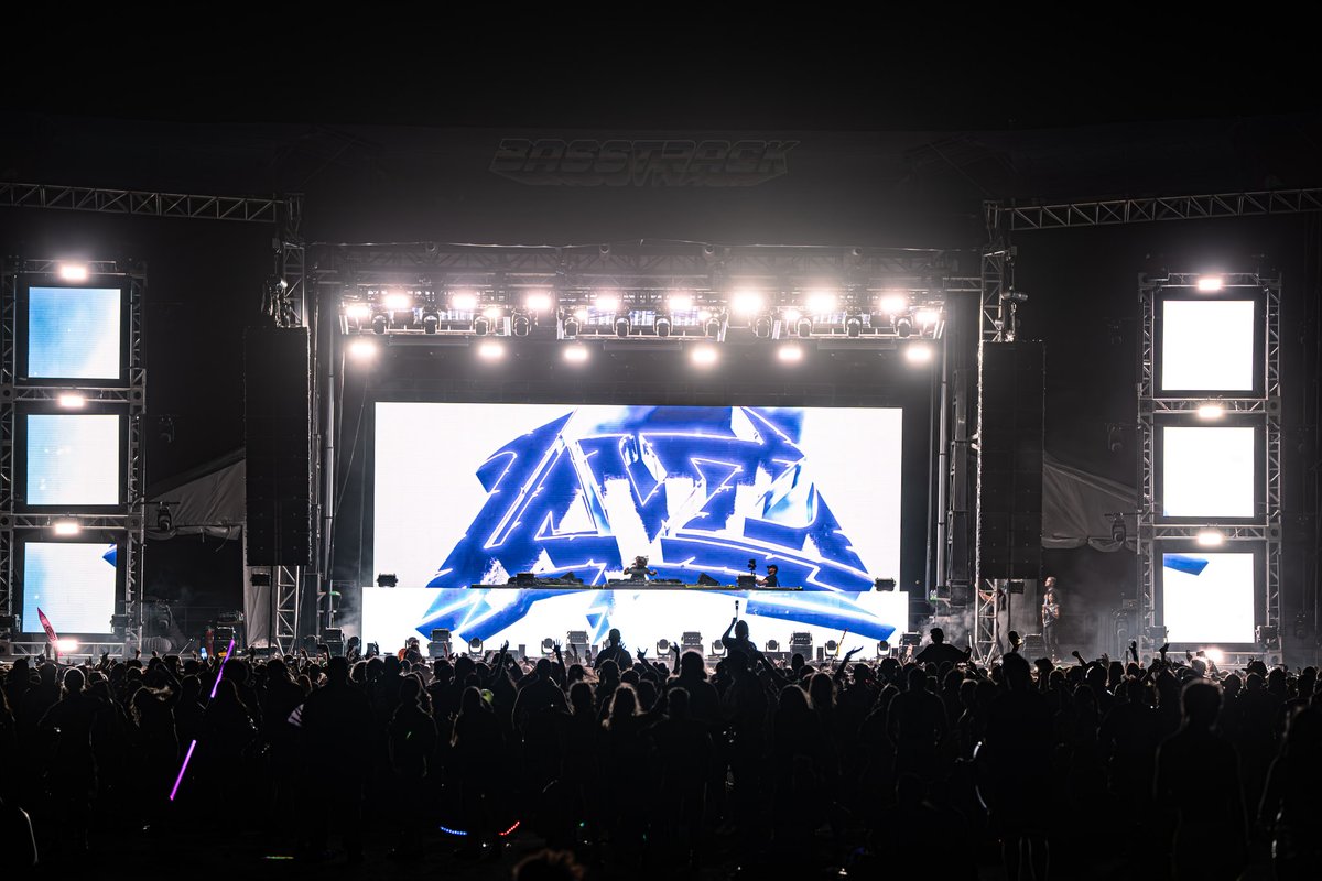 RelentlessBeats's tweet photo. When @layzdubz says go hard... you go hard! 🤘 #Basstrack 📷 @a7s_visuals https://t.co/9TsOdLYdbP