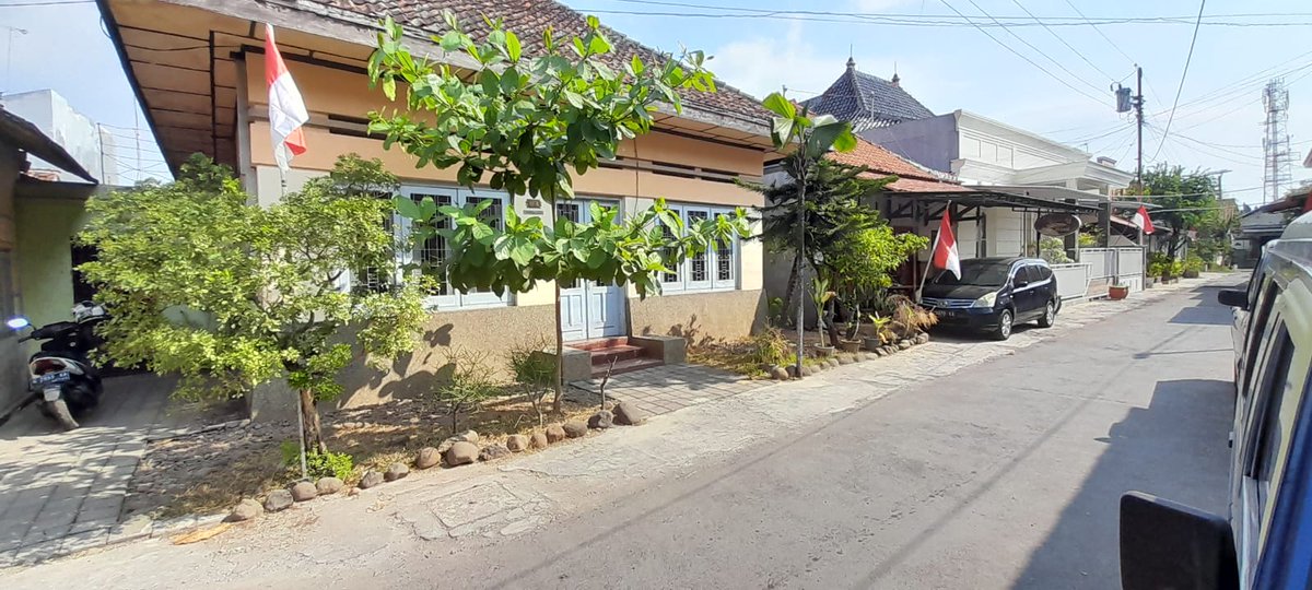 syaripova's tweet image. Bantu RTnya bro.
Dijual rumah Kuno di tengah Kota Pekalongan, cocok buat butik atau toko serta gudang. Bebas banjir, jalan dan akses luas. 
Dijual karena udh gk ada yg nempatin  sama rawat. 
1)luas rumah : 475 m²
2)lebar rumah : ±17 m
3)panjang rumah : ±29 m
4)harga : DM
