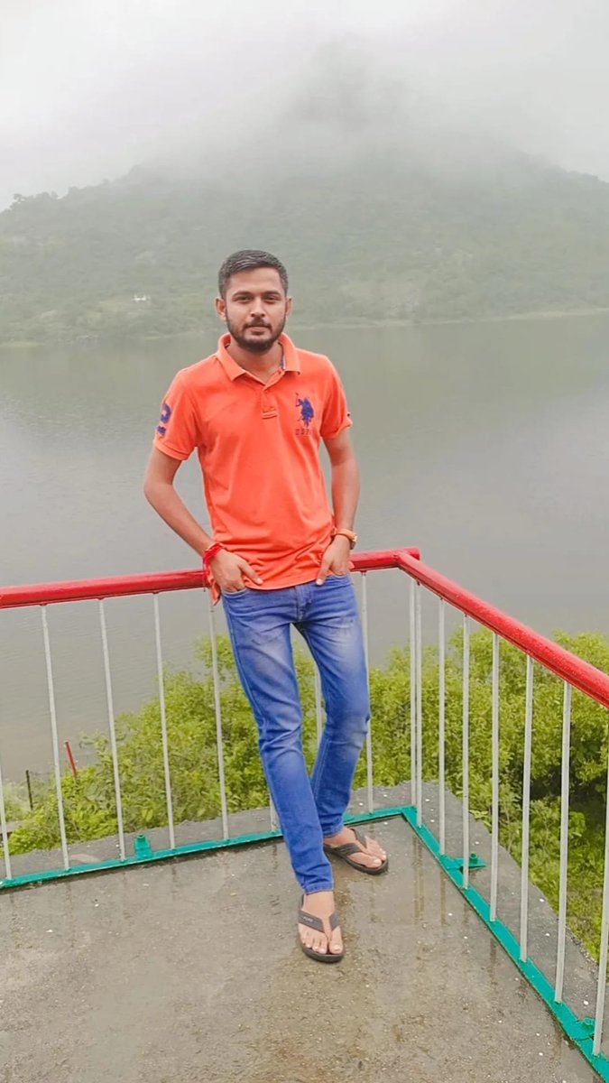 मंजिल में तो तसल्ली ही थी,
        मजा तो मुझे सफर ने दिया हे !❤️..