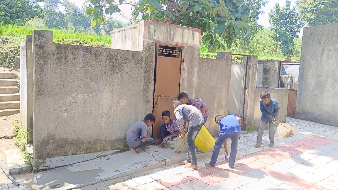 sbaria19's tweet photo. #gujaratinformation #SwachhBharat #SwachhataHiSeva #SwachhBharatMission
#GADH #BHIKHAPURA #JETPURPAVI #CHHOTAUDEPUR #CRCBHIKHAPURA #CRCKADVAL
#GUJARAT https://t.co/eHq5UyultC