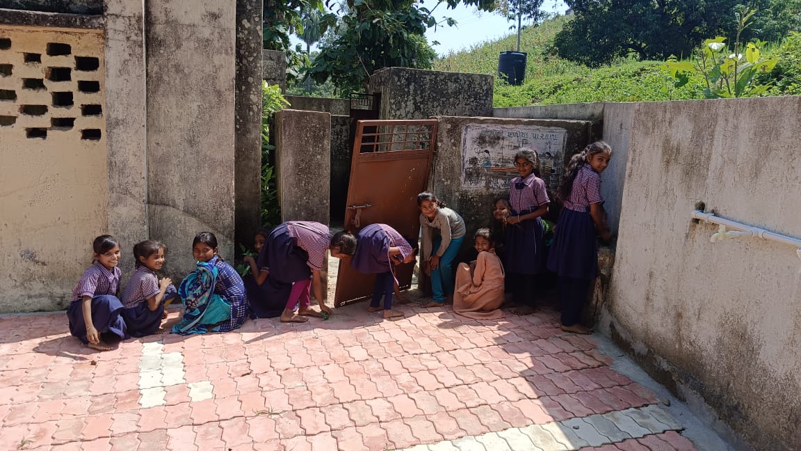 sbaria19's tweet photo. #gujaratinformation #SwachhBharat #SwachhataHiSeva #SwachhBharatMission
#GADH #BHIKHAPURA #JETPURPAVI #CHHOTAUDEPUR #CRCBHIKHAPURA #CRCKADVAL
#GUJARAT https://t.co/eHq5UyultC