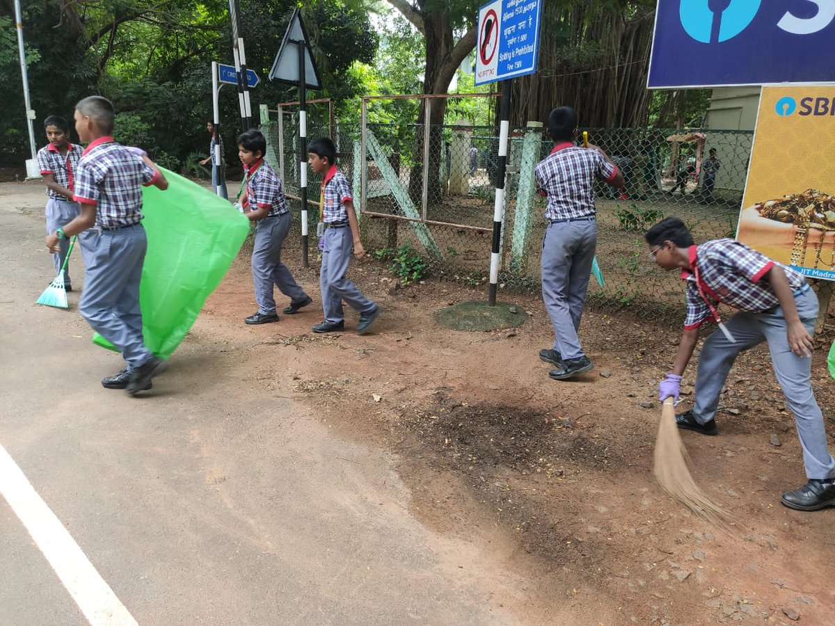 kv_iit's tweet photo. Shramdaan  at KV IIT Chennai Campus on 01. 10. 2023 by Principal, Staff members, students and parents of KV IIT Chennai.
#SwachhataHiSeva 
#SwachhBharat 
@dcchennaikvs 
@KVS_HQ https://t.co/cx8dJ7YgBI