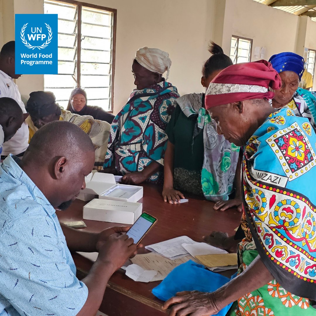 Mwakatsuma Kitibwa, 83, receives a monthly transfer of Ksh 2,000 under “Inua Jamii” (uplift the family) Programme.

In Kenya 🇰🇪, @WFP works with the government to provide access to #socialprotection services to the most vulnerable.

#InternationalDayofOlderPersons