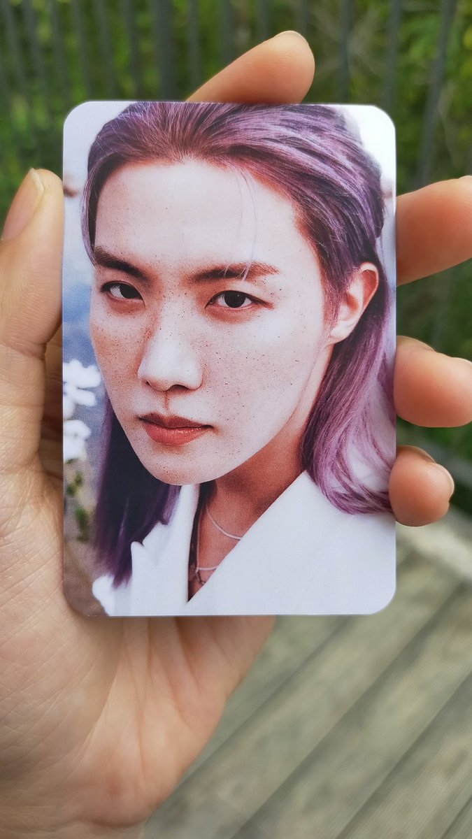 equalsign_hobi's tweet photo. Shshshshhss look at my fave hobigolas photocard in natural light omgggg 😭😭😭😭💘

#hobigolas #hobi #jhope #hoseok #fanmade #equalsignhobi #hobiphotocards https://t.co/8tKwQIkC7Q