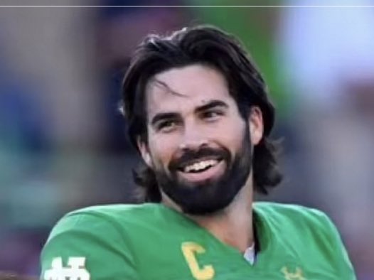 dayspeter07's tweet photo. When you watch college football and it takes you back to 80's Bo Brady vibes. @peterreckell he is your twin. https://t.co/tNY3prnswC