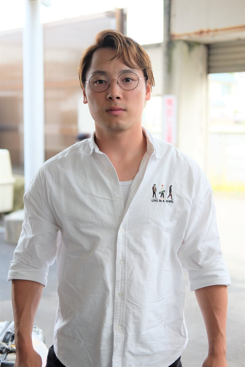 【#福井競輪 FⅠ前検日】
#南潤 はオシャレな眼鏡をかけ、スタイリッシュに前検入り。「練習の感じはちょっとずつ良くなっているので、決勝目指して頑張りたい」。