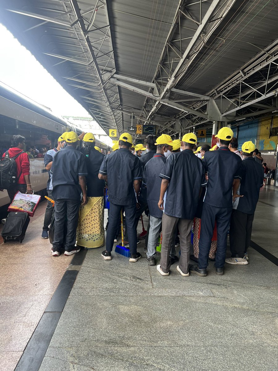 RJS9989's tweet photo. 🚆 Kudos to the #14MinutesMiracle Team for their incredible work in ensuring the Vande Bharat Express is spotless and hygienic! 👏🧽. Thank you @IndianRailMedia @PMOIndia @RailMinIndia 

#CleanRailways #HygieneHeroes #VandeBharatExpress https://t.co/fYOiDlqOmv