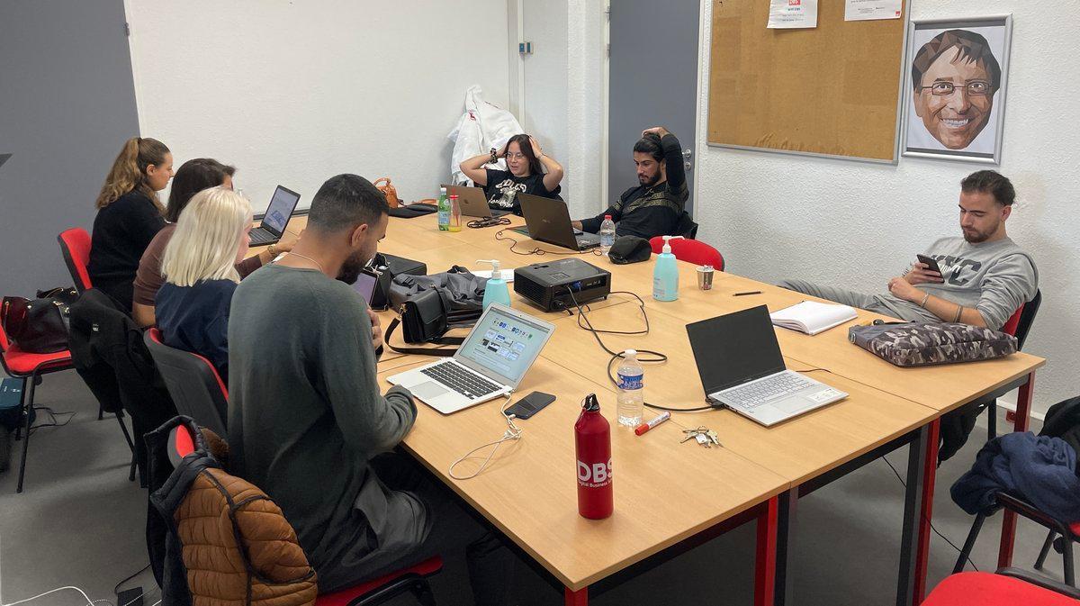 Les étudiants de la Digital Business School (DBS) participent à la dernière session du World Clean Up Day. Les étudiants de première et deuxième année parcourront les rues de Nîmes afin de ramasser un maximum de déchets. objectifgard.com/gard/nimes/nim…
