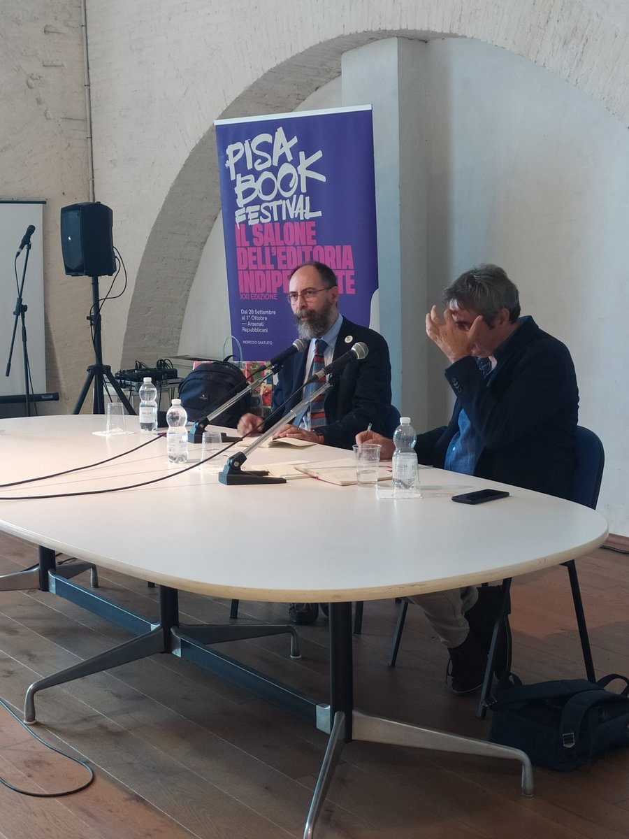 pisabookfest's tweet photo. ✨Scrivere sul margine (@InternoPoesia). Incontro con il poeta @coltisbagli, in dialogo con @sebamondadori.
📍In corso al Book Club del Museo delle Navi

#PBF2023 #SaloneEditoriaIndipendente #PisaBookFestival https://t.co/WE6MnPvJUL