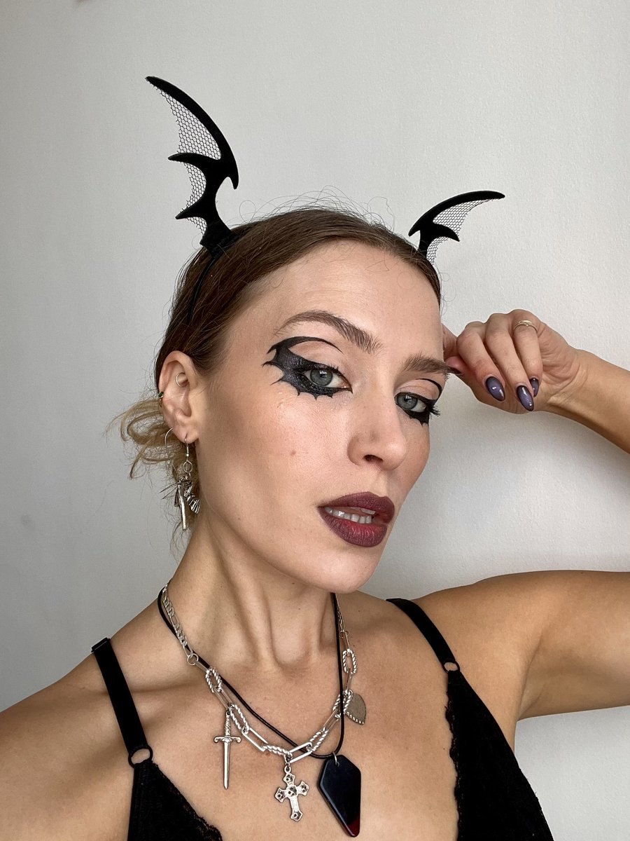Georgie_Jessica's tweet photo. u kno that means Halloween looks are in full swing https://t.co/0zcVREROkF