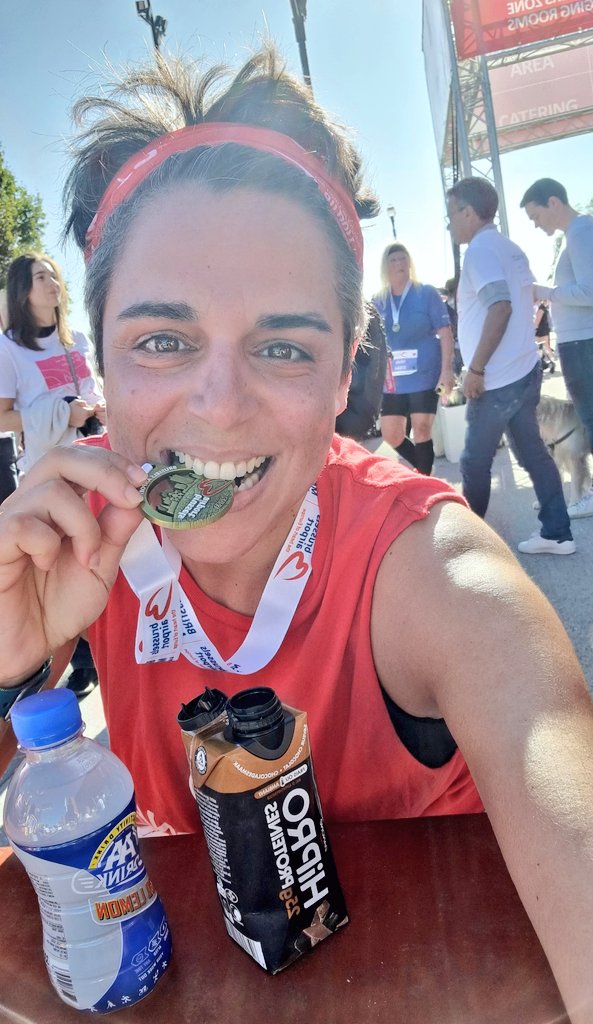 angelaglzmontes's tweet photo. Finalmente no pude entrar en 55 pero sí en 59.
He mejorado 30 sgs la anterior carrera de 10k de junio.
La sensación de los últimos 500 metros en el estadio de Heysel y cruzar la meta es indescriptible.
#BrusselsMarathon
#RunBXL
#RunBrussels
#Brussels10k
#DeporteEsSalud https://t.co/uNozig4Xji