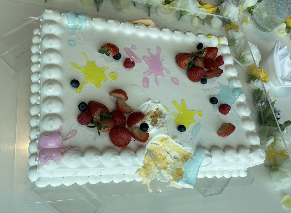 chi_co_07's tweet photo. ひつじちゃんの結婚式にお呼ばれしてきました！
ドレス姿が綺麗だった…😭
本当に素敵な式にお呼ばれ頂いて感謝❣️

素敵なピアスはHARUIro(@HARUIro_heart)さんの🥰

ps.ケーキ入刀の後にケーキ撮影タイムでよりスプラトゥーン味を増したケーキを撮影できました🤣🤣🤣 https://t.co/juEVluSGZn