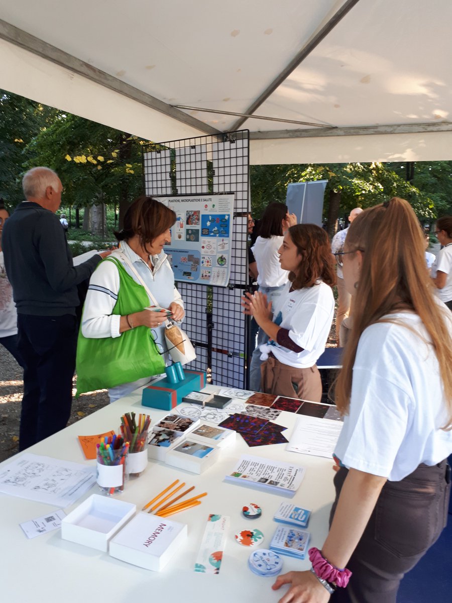 dbiosunito's tweet image. UNIGHT 2023 - Tanti giochi per tutte le età nell&apos;Area Play dei Giardini Reali con &quot;PLASTICHE, MICROPLASTICHE E SALUTE: TU QUANTO NE SAI?&quot;

#UNIGHTproject #united4research #notteeuropeadeiricercatori #MSCAnight #EuropeanResearchersNight