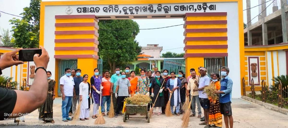 BdoKukudakhandi's tweet photo. #ektareekhekghanta #shramadan for #swachhata under #SwachhataHiSeva campaign was organised at different GPs of  Kukudakhandi block where block level officials and other stakeholders participated in the cleanliness drive with great enthusiasm.

@ZP_Ganjam
@Ganjam_Admin https://t.co/6cNFIbyN15