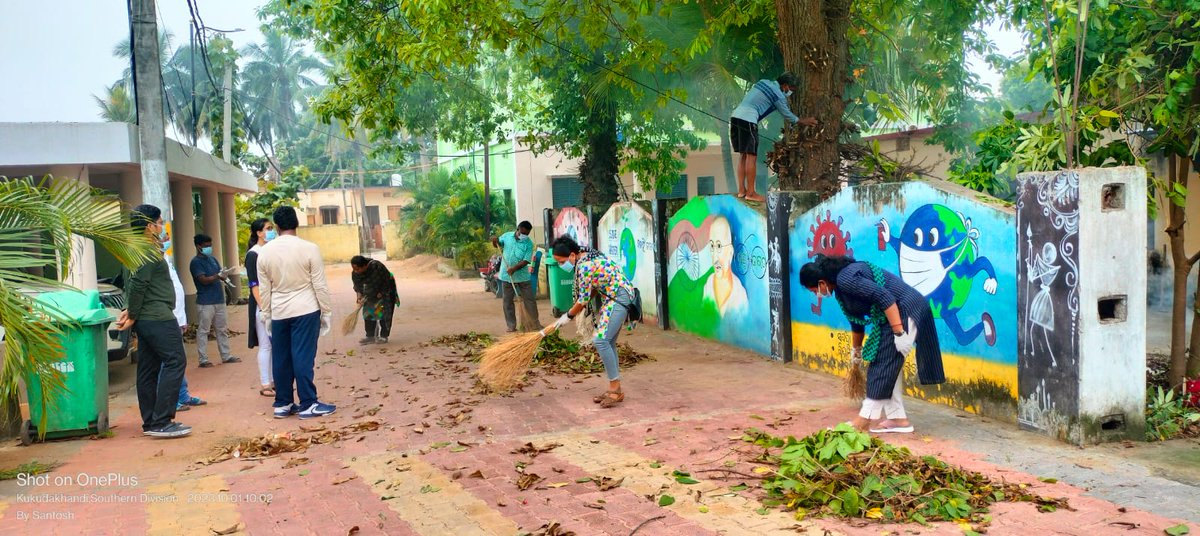 BdoKukudakhandi's tweet photo. #ektareekhekghanta #shramadan for #swachhata under #SwachhataHiSeva campaign was organised at different GPs of  Kukudakhandi block where block level officials and other stakeholders participated in the cleanliness drive with great enthusiasm.

@ZP_Ganjam
@Ganjam_Admin https://t.co/6cNFIbyN15